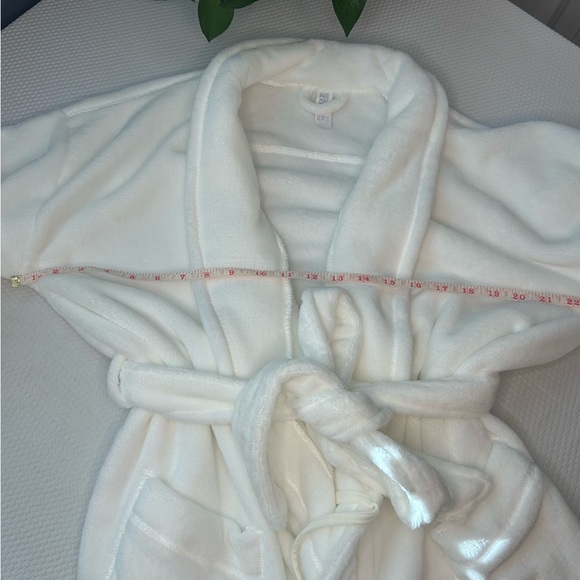 Stars Above Soft White Robe - Picture 5 of 7